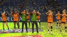 Las jugadoras del Bera Bera celebran el título de Copa bailando sobre la cancha