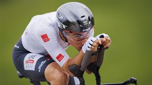 Juan Ayuso nagusitu da erlojupekoan eta lidergoan