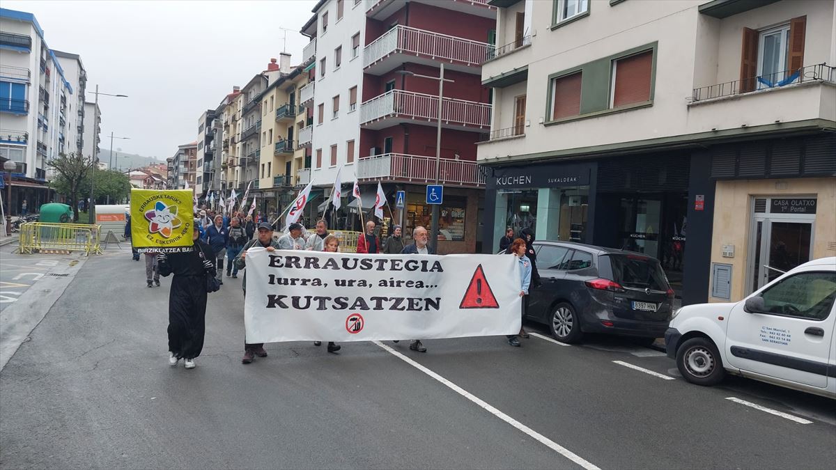Manifestación contra la incineradora de Zubieta. FOto: EiTB