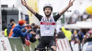 Yatesek etapa nagusia eta lidergoa bereganatu ditu Romandian