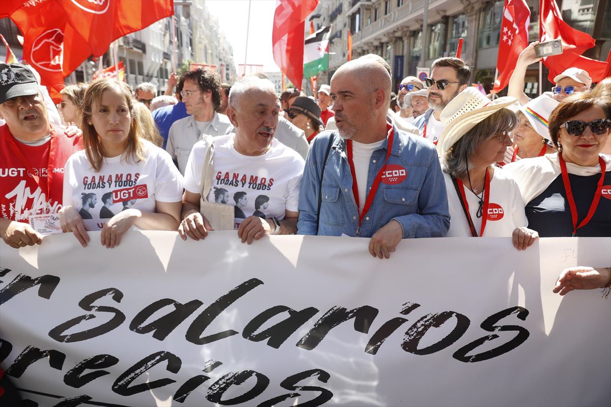 Pepe Alvarez (UGT) y Unai Sordo (CCOO) en la manifestación del 1 mayo en Madrid. Foto: EFE.