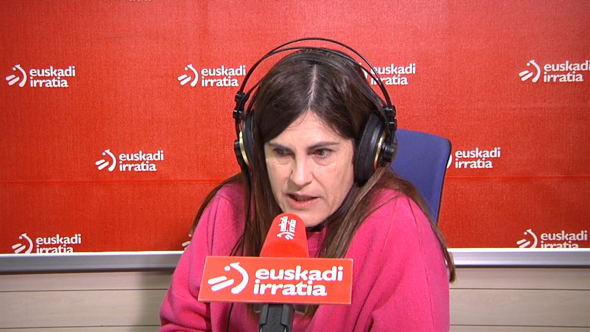Miren Gorrotxategi, Elkarrekin Podemos-IUko Legebiltzarreko bozeramailea, Euskadi Irratian. EITB