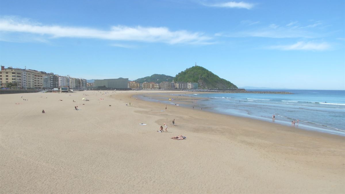 Playa de la Zurriola. Imagen obtenida de un vídeo de EITB Media.