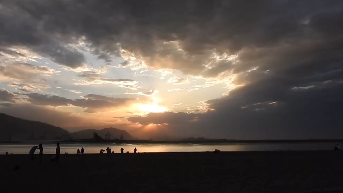 Playa de Ereaga, Bizkaia. Imagen extraída de un vídeo de EITB MEDIA.