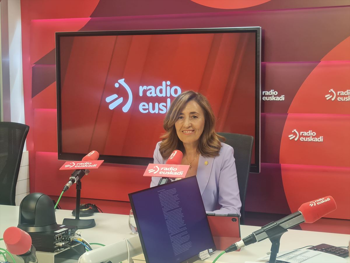 Olatz Garamendi Eusko Jaurlaritzako Autogobernu sailburua Radio Euskadin (artxiboko argazkia)
