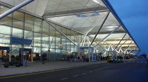 Atlas de la Arquitectura 14: Ibai Gandiaga. El aeropuerto de Stansted diseñado por Norman Foster