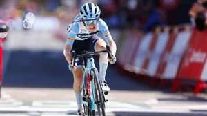 Realini vence en Laredo y Van Vleuten sube al liderato