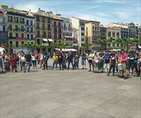 Una marcha ruidosa celebra en Pamplona los 30 años del movimiento anti TAV