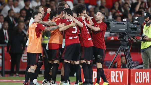 Juadores de Osasuna celebran el gol de Lucas Torró en la pasada final de la Copa. Foto: EFE. 
