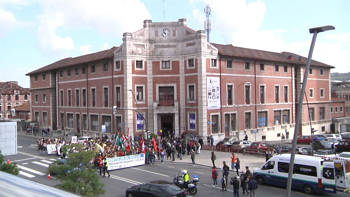 La manifestación de Bilbao ha salido del hospital de Basurto. Foto: EITB Media.