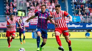 El Eibar se queda sin posibilidad de ascenso directo al empatar ante el Sporting (2-2)