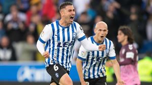 El Alavés gana al Málaga (2-1) y se jugará el ascenso directo en la última jornada