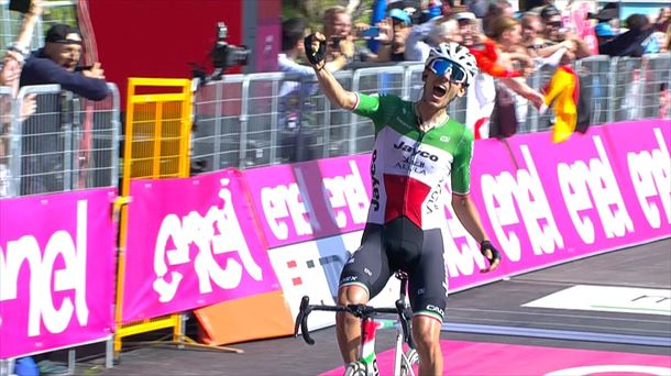 Filippo Zana ha ganado la etapa con el maillot de campeón de Italia. Foto: EITB Media.