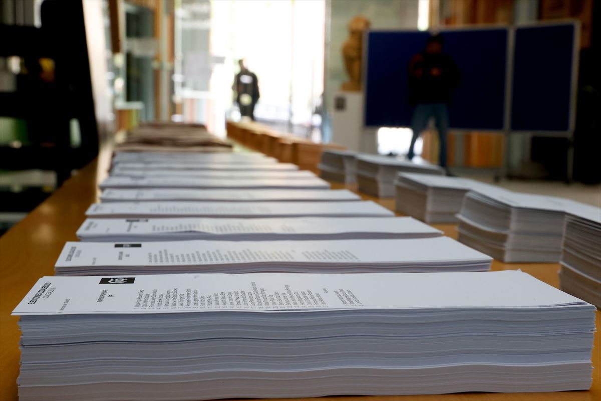 Papeletas preparadas en un colegio electoral. Foto: EFE