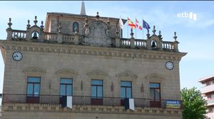 Irun, Labastida, Laguardia, Gernika o Treviño viven con más emoción si cabe la jornada electoral