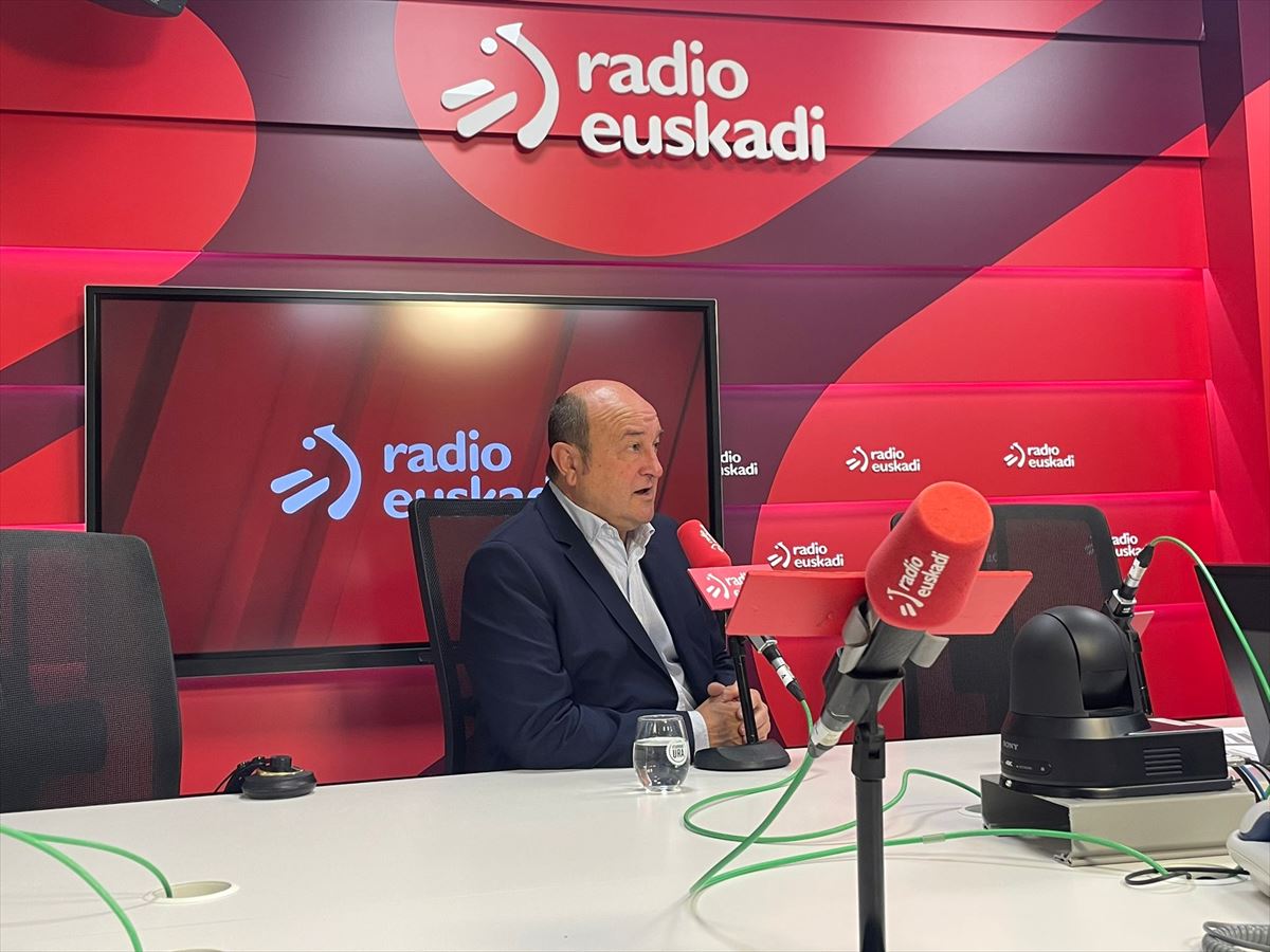 El presidente del Euskadi Buru Batzar, Andoni Ortuzar, en Radio Euskadi