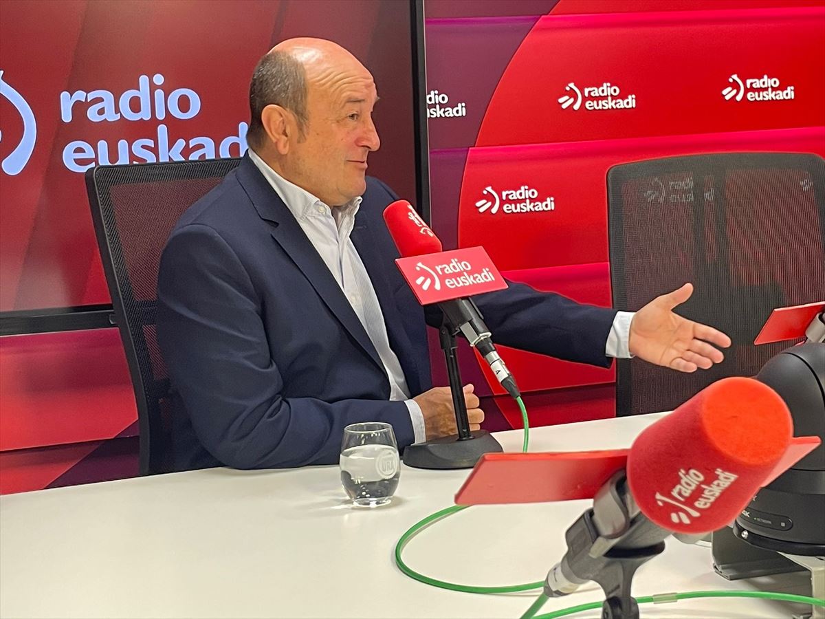 El presidente del Euskadi Buru Batzar, Andoni Ortuzar, en Radio Euskadi