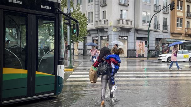 Iruñeko autobus bat, artxiboko irudian. Argazkia: EFE