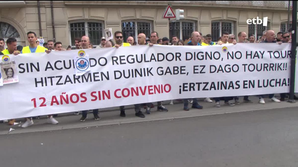 Protesta de Ertzainas en lucha en Vitoria-Gasteiz.