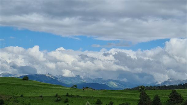 Nubes y claros en Uztarroze (Navarra). Foto: Alfonso Alastuey Garde
