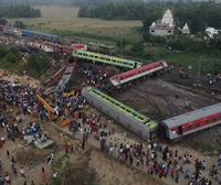El peor accidente de trenes en dos décadas en la India deja centenares de muertos y heridos