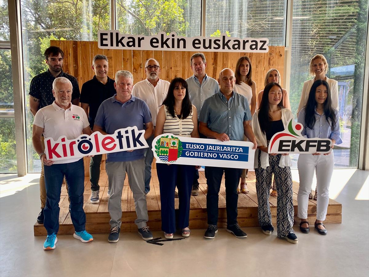 Las federaciones se han reunido este sábado en Arraun Etxea de Orio. Foto: EKFB