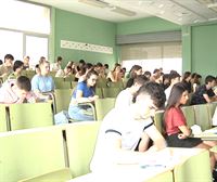 12.895 estudiantes se examinan de la EBAU en Euskadi durante tres días