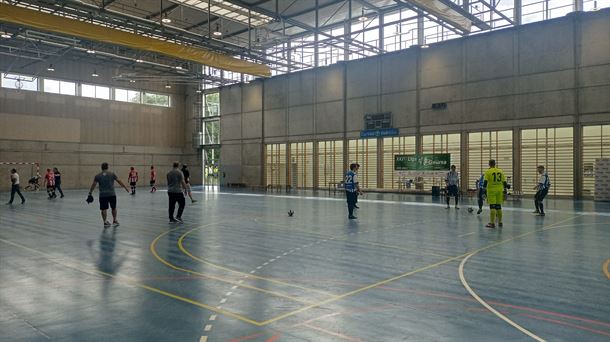 Futbol sala terapeutico para que las personas con enfermedad mental eviten el aislamiento