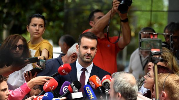 Milojko Spajic, líder de Europa Ahora, hoy, tras acudir a votar. EFE. 