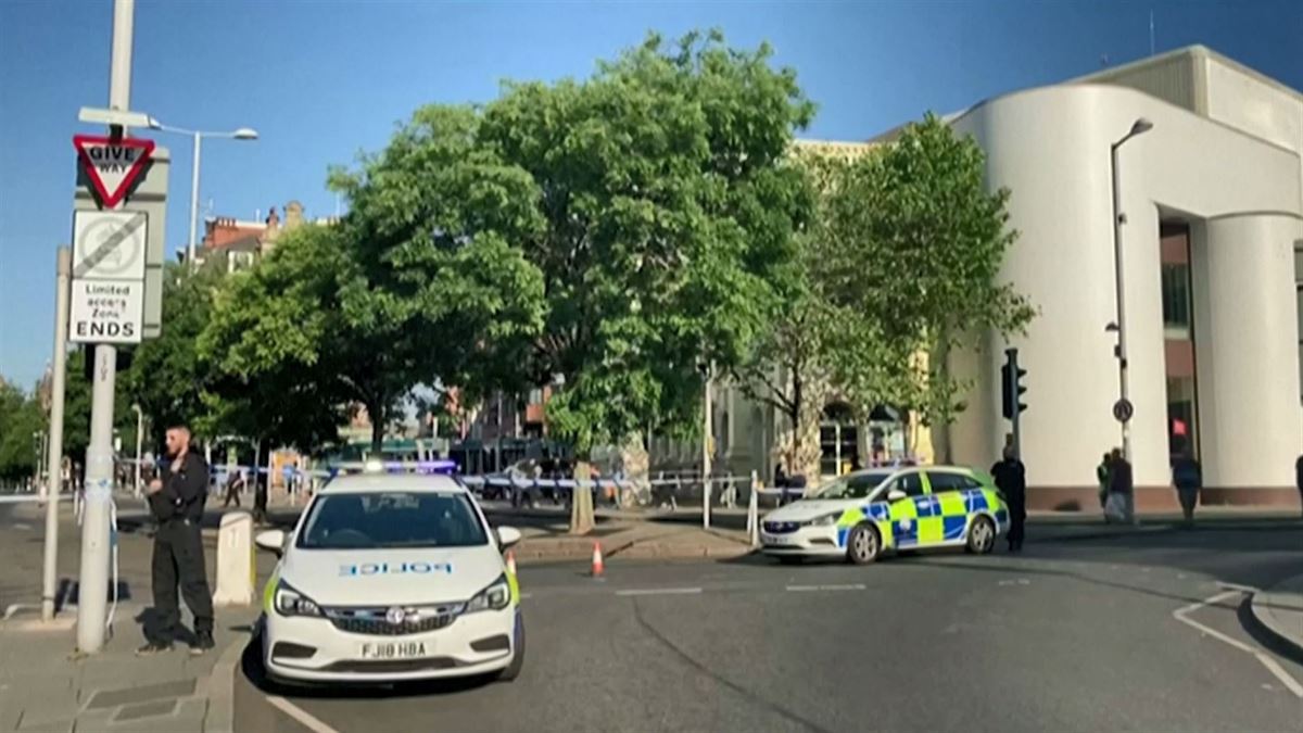 La Policía investiga el presunto asesinato de tres personas en el centro de Nottingham