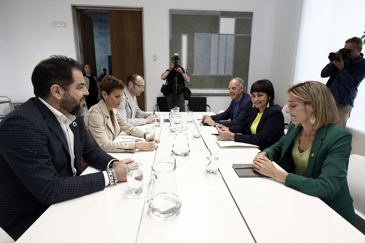 Reunión de EH Bildu y PSN para negociar la posible formación de un gobierno progresista. Foto: EFE