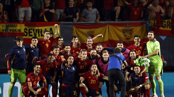 La selección española celebrando la victoria de la Liga de Naciones 2023. Foto: EFE