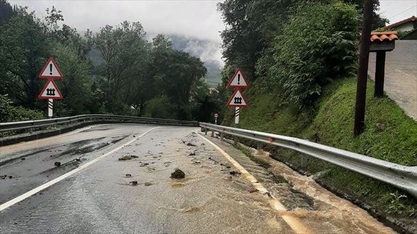 El aguacero del domingo en Balmaseda (Bizkaia).