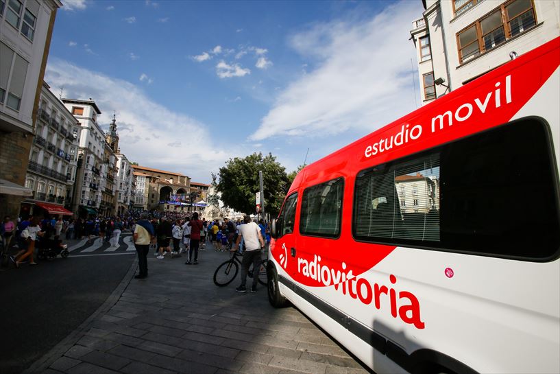 Alavesen igoraren ospakizuna Andre Mari Zuriaren Plazan. Argazkia: Javier Martín