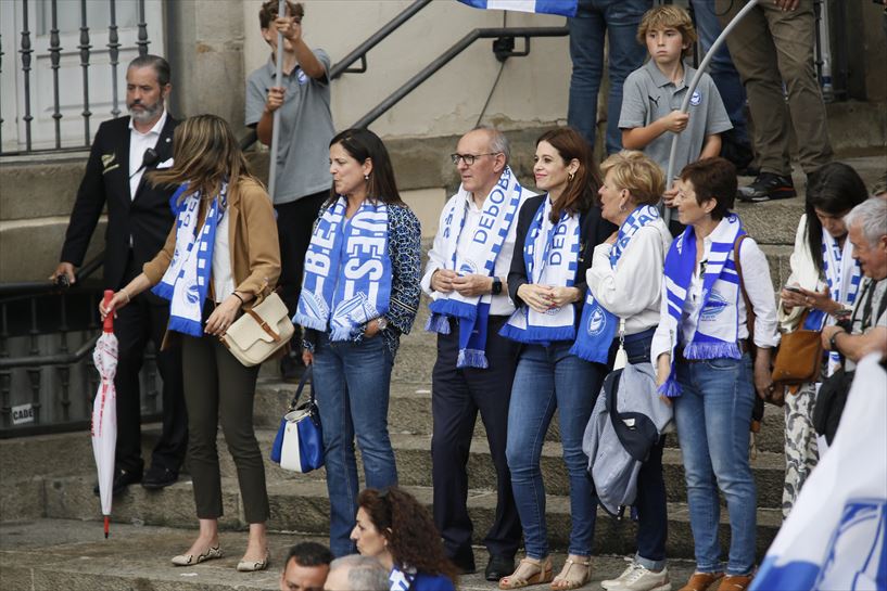 Alavesen igoraren ospakizuna Andre Mari Zuriaren Plazan. Argazkia: Javier Martín