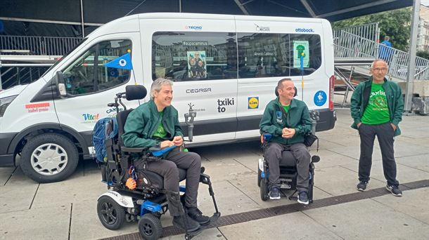 Arranca la primera Vuelta al País Vasco en silla de ruedas eléctrica