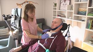 Pablo Olmos, AEA gaitza ikusarazten lagundu zuen gaixoa, hil da