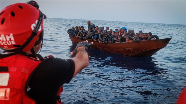 "Aita Mari" ontzia Salernoko portura bidean da 172 migratzaile erreskatatu ondoren.