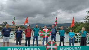 Gure Esku repartirá 60 000 ikurriñas en el Tour para difundir en el mundo el clamor por el derecho a decidir

