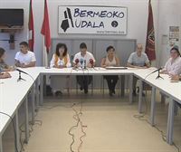 El pleno del Ayuntamiento de Bermeo aprueba por unanimidad la dimisión de Asier Larrauri