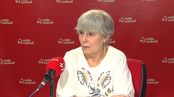 Miren Elgarresta, igande honetan, Radio Euskadiko estudioetan. Argazkia: EITB Media