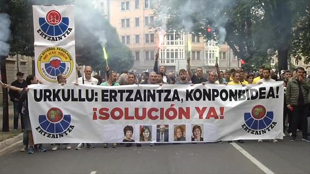 Ertzainen manifestazioa, ekainean. Artxiboko argazkia: EITB Media