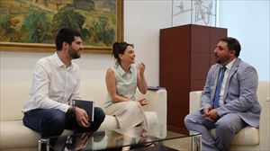 Hualdek Vox, PPN eta Zurekin Nafarroarekin hasi du Foru Erkidegoko presidentegaia zehazteko bilera sorta