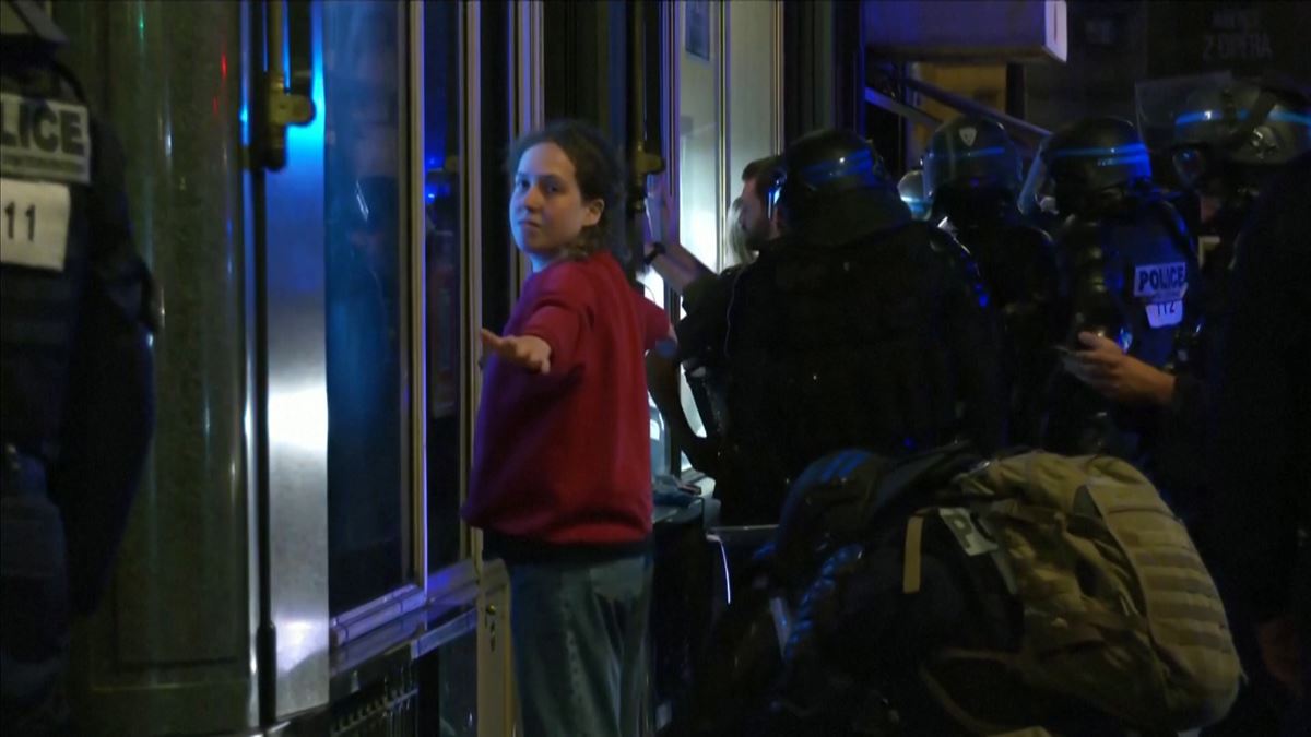 17 urteko gaztearen heriotzak protestak eta istiluak eragin ditu Frantzia osoan. Argazkia: EFE