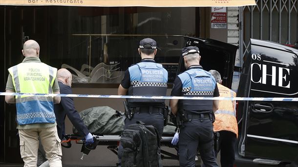 Imagen exterior del bar pamplonés donde ha ocurrido el asesinato. Foto: EFE