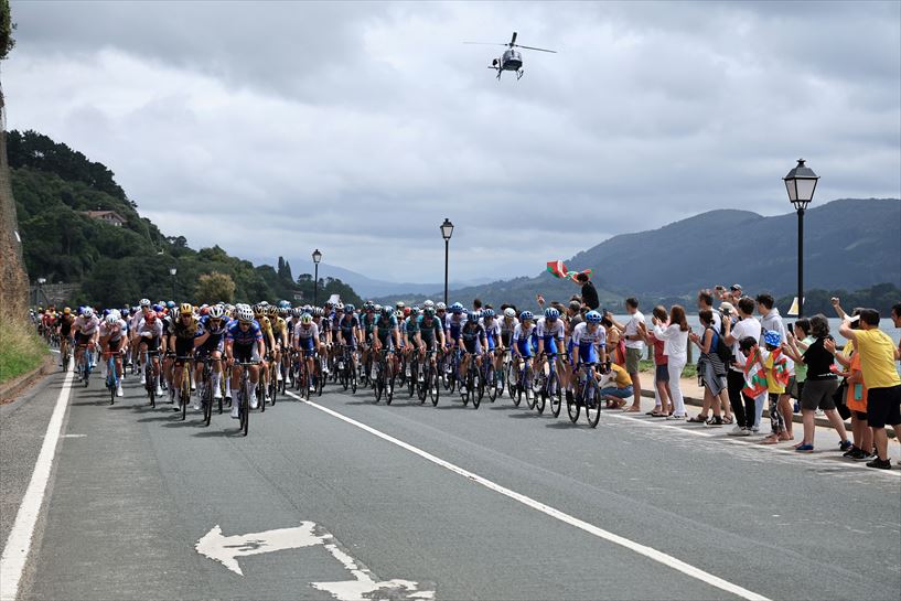 1. etapako tropela. Argazkia: EFE