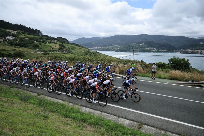 1. etapako tropela. Argazkia: EFE