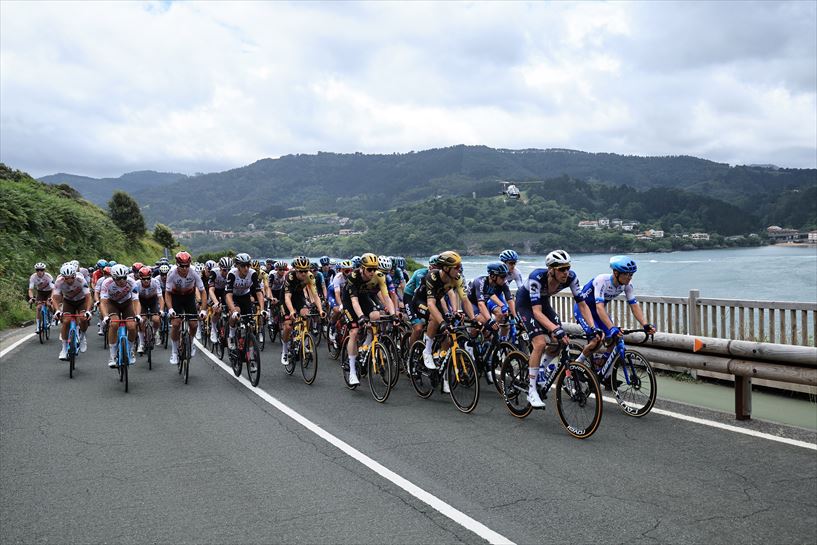 1. etapako tropela. Argazkia: EFE