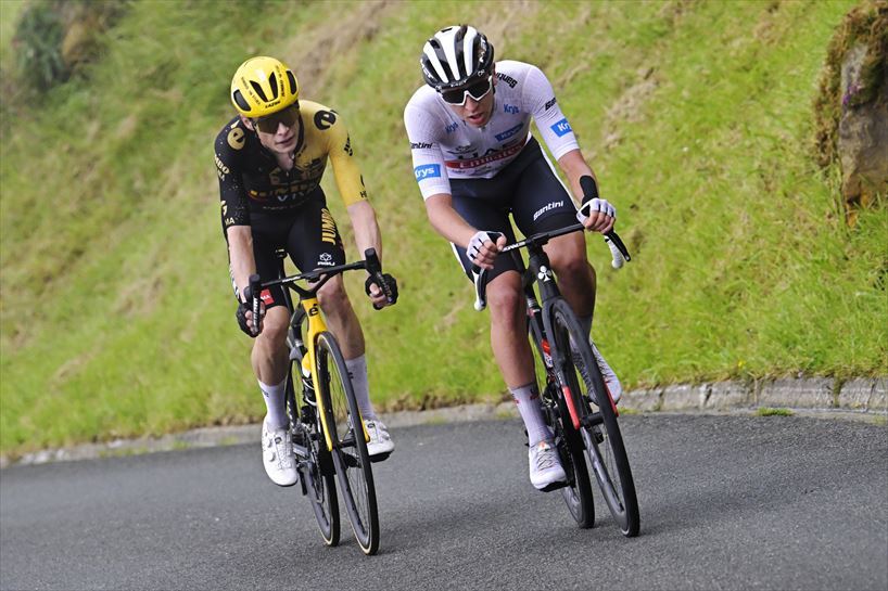 Jonas Vingegaard eta Tadej Pogacar 2. etapan. Argazkia: EFE