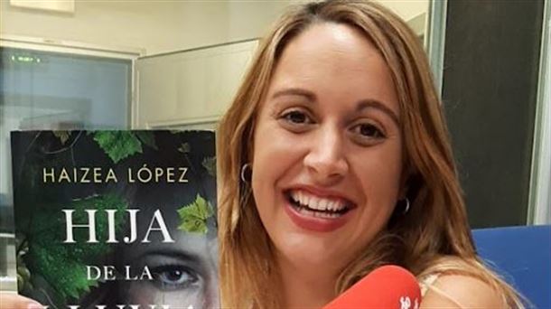 Haizea López se muestra feliz con la publicación de su nueva novela